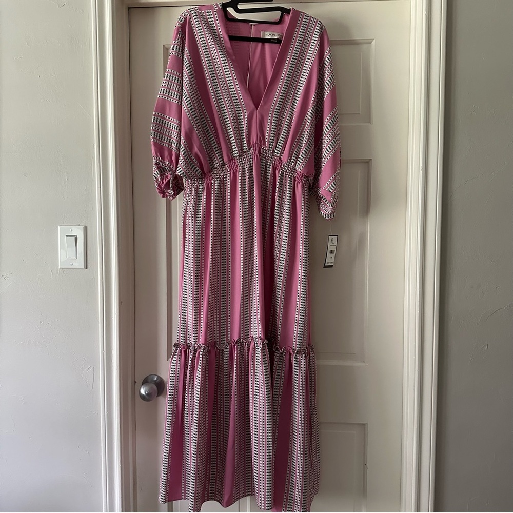 NWT Taylor Tiered Bottom Maxi Dress